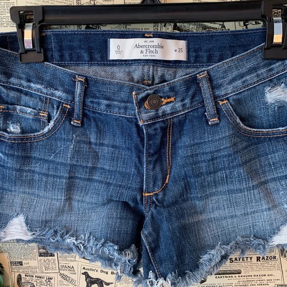 Abercrombie & Fitch Destroyed Denim shorts 0 25 - Picture 2 of 9